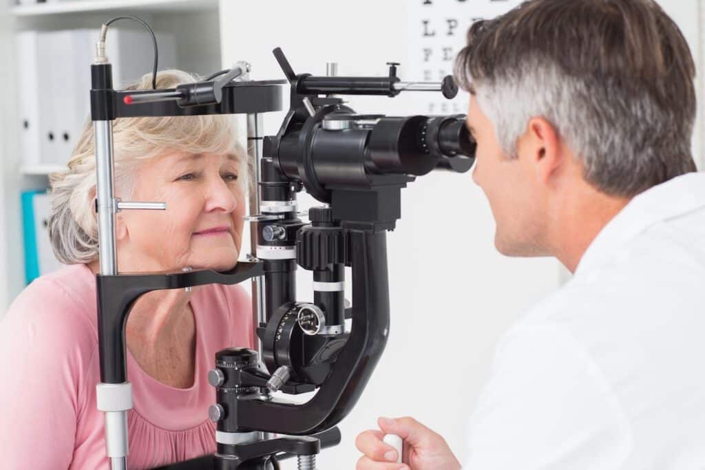 routine eye exam min 1